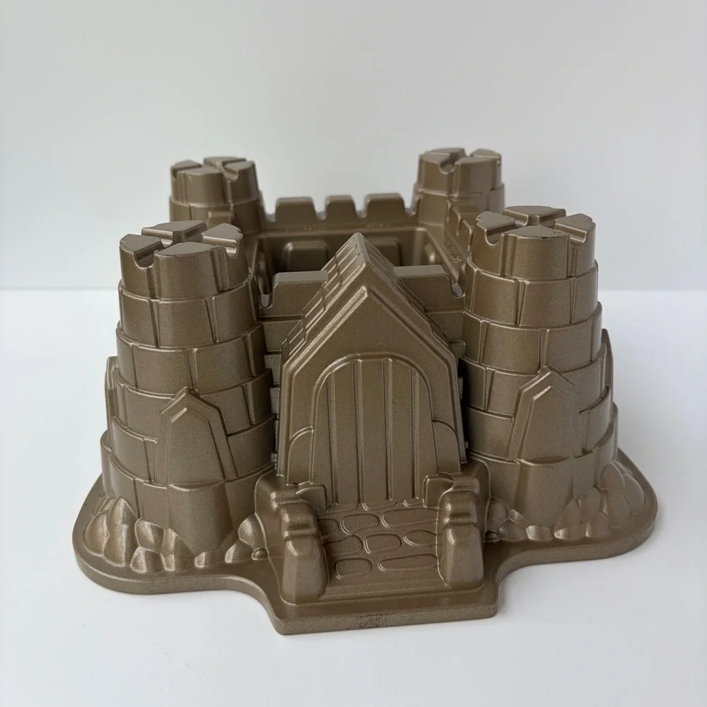 Nordic Ware Castle Bundt Pan 10‎ Cups Made in USA Cake Heavy Cast Mold